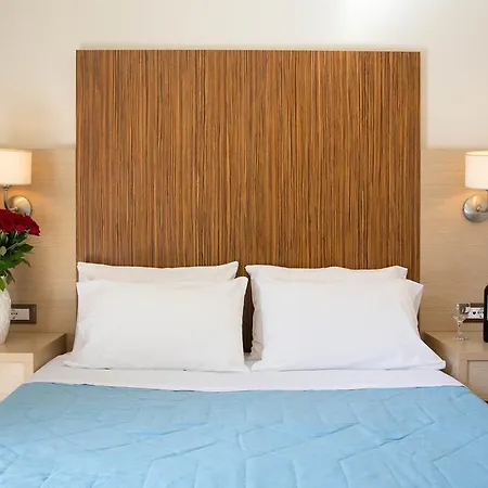 Elena فندق نافبليو