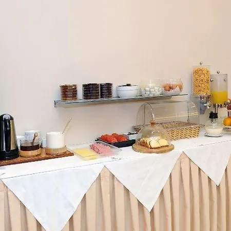 Hotel Elena 2*